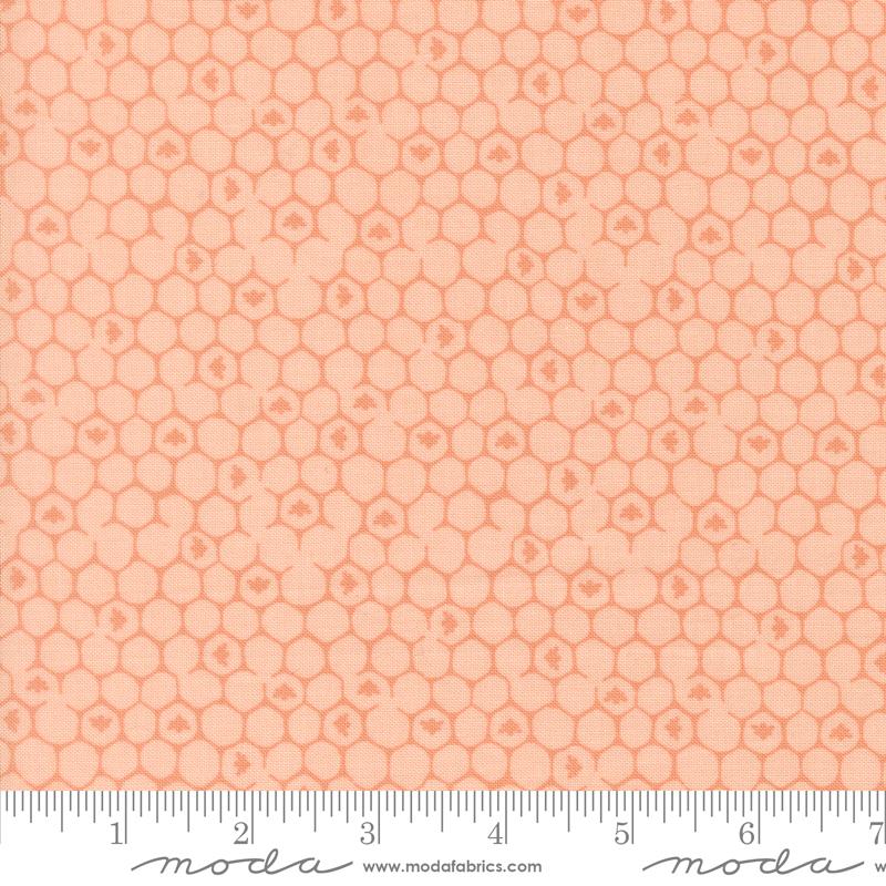 Wildbriar - Honeycomb Novelty Bees Blush - 43226 13-MO