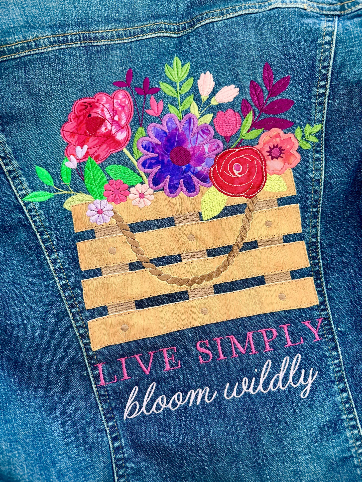 Country Blooms Applique Large-Scale Design